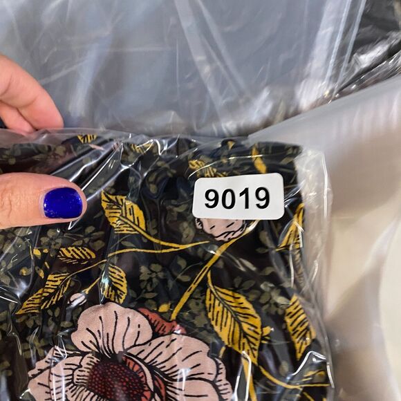 Motherhood Top Women M Maternity Black Floral 3/4 Sleeve V-Neck Rayon Blouse - Picture 9 of 9